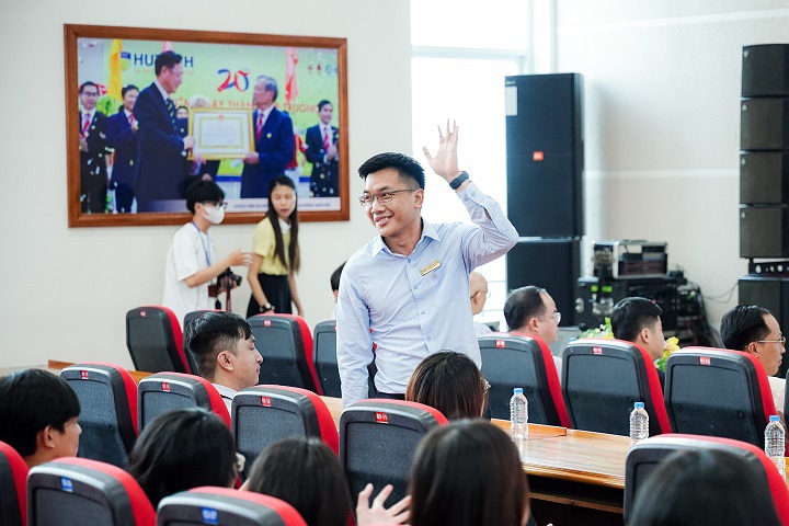 Khoa Công nghệ thông tin HUTECH tưng bừng chào đón tân binh về ngôi nhà chung 49