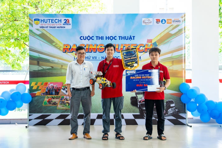 [Video] Hơn 100 đội thi tranh tài tại "đường đua tốc độ" Racing HUTECH lần VII 448