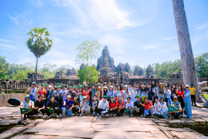 HUTECH students grow through international field trip to Cambodia 38