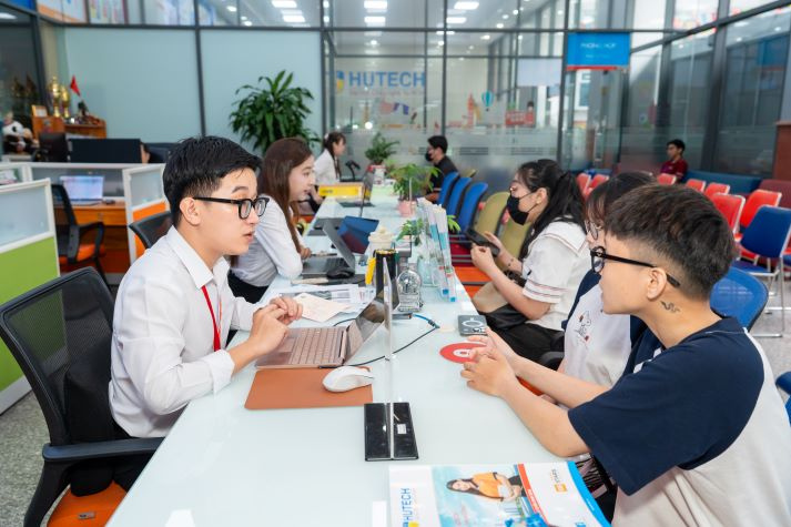 “Tra đúng chỗ, hỏi đúng việc”: Bí quyết liên hệ phòng ban dành cho tân sinh viên HUTECH 133