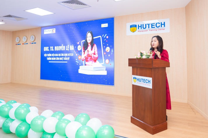 Tân sinh viên Viện Khoa học Ứng dụng được thầy cô tiếp động lực phát triển trong buổi gặp mặt 21