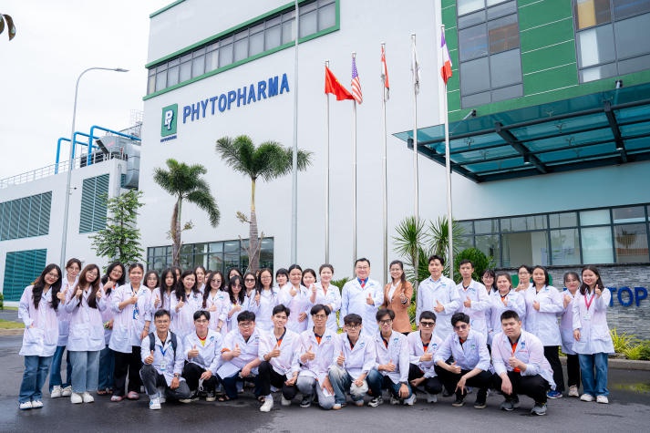 HUTECH Faculty of Pharmacy students visited Phytopharma JSC 9