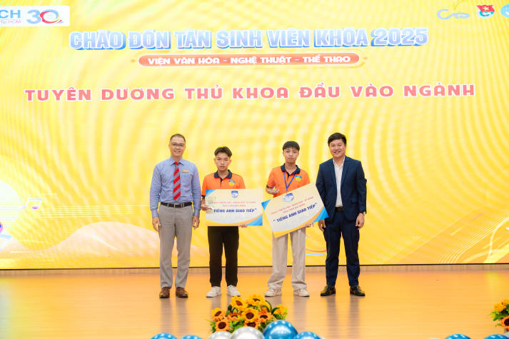 Chào đón tân sinh viên 2025 Viện Văn hóa - Nghệ thuật - Thể thao: Sẵn sàng bứt phá cùng đam mê 54