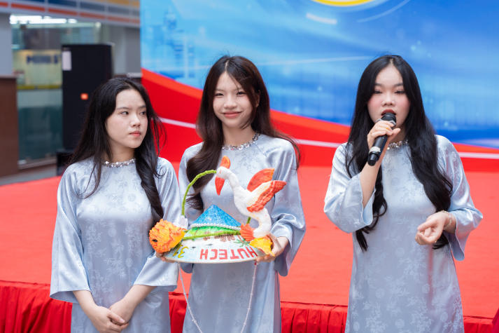 Một chiếc nón - Ngàn ý tưởng: Sinh viên HUTECH bứt phá sáng tạo chào mừng 31 năm thành lập Trường 88