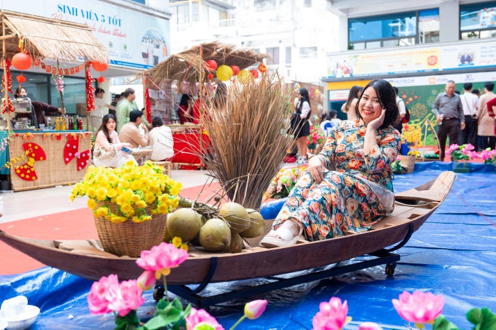 Độc đáo nét đẹp văn hoá tại “Tết Nguyên Phong” của sinh viên Quản trị Du lịch - Nhà hàng - Khách sạn 78