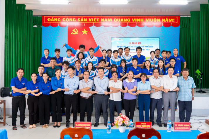 Mùa hè xanh HUTECH 2025 mặt trận Đồng Tháp: Hành trình trưởng thành, gắn kết và lan tỏa yêu thương 22