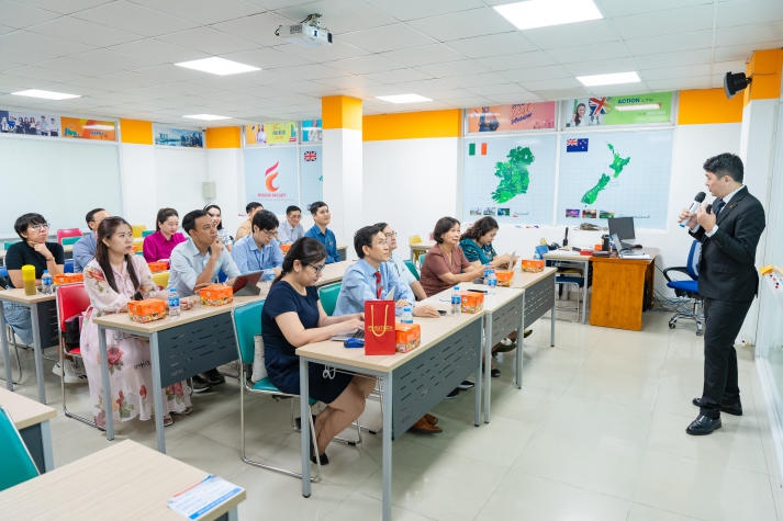 Giảng viên Khoa Tiếng Anh tìm hiểu phương pháp Task-based Learning trong giảng dạy 37