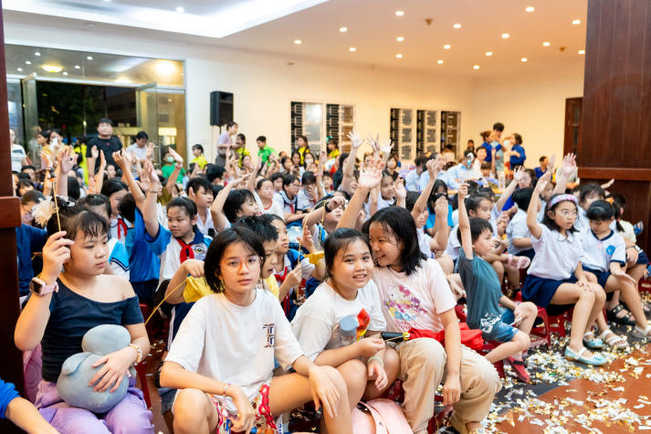 Thắp sáng đêm trăng yêu thương: Sinh viên Khoa Điều dưỡng - Kỹ thuật y học mang Trung thu đến với trẻ em Bình Thạnh 46