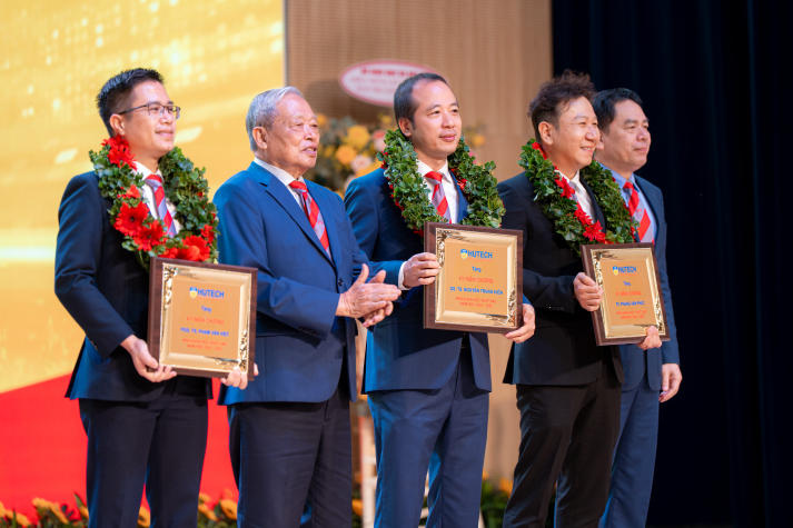 [Video] HUTECH long trọng công bố xếp hạng QS Ranking trong dịp Tri ân Nhà giáo 20/11 76