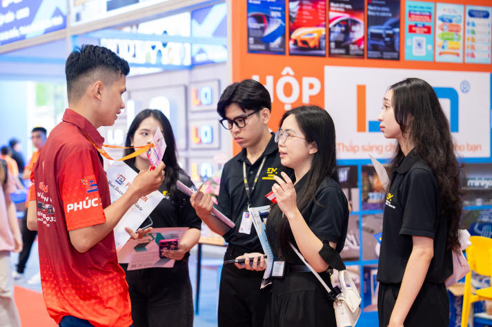 Sinh viên ngành Quản trị sự kiện cập nhật xu hướng sáng tạo tại Tuần lễ Quảng cáo và Giải trí 41