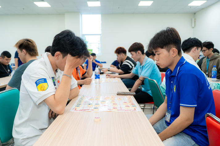 [HUTECH Games 2026]: Bùng nổ trí tuệ và tốc độ tại ngày thi đấu Cờ vua, Cờ tướng và Cầu lông 49