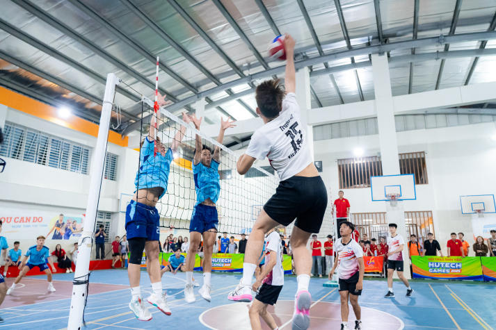[HUTECH Games 2026] Viện Kỹ thuật lội ngược dòng ngoạn mục, giành ngôi vương Bóng chuyền nam 33