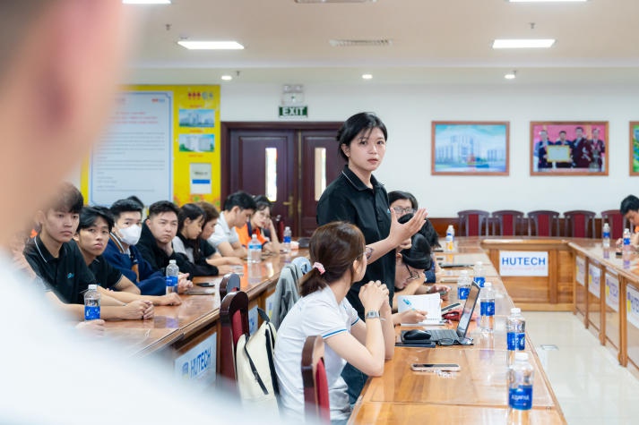 Sinh viên Khoa Hệ thống thông tin quản lý trang bị kỹ năng phân tích dữ liệu với công cụ số 73