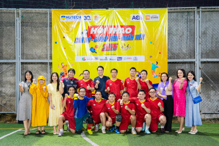 [Hội thao CB-GV-NV HUTECH 2025]: Rực lửa với những cuộc rượt đuổi tỷ số bộ môn Bóng đá nam 95