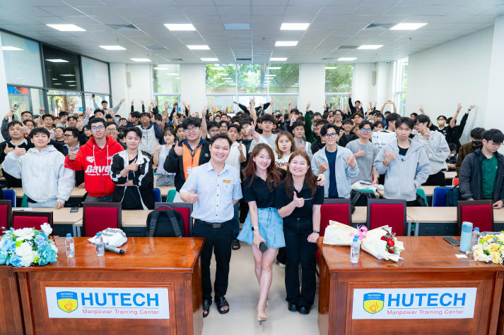 Sinh viên Công nghệ thông tin khám phá “bài toán” phát triển sản phầm phần mềm cùng chuyên gia GFT 84