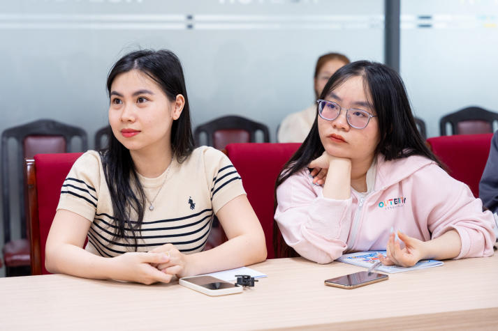 Sinh viên Khoa Dược tiếp cận kỹ thuật phân tích HPLC cùng Viện trưởng Viện Dược Đại học Sigma (Ấn Độ) 22