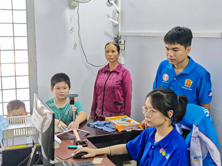 Sau 10 ngày ra quân, chiến sĩ HUTECH phủ xanh các mặt trận bằng những phần việc thiết thực 125