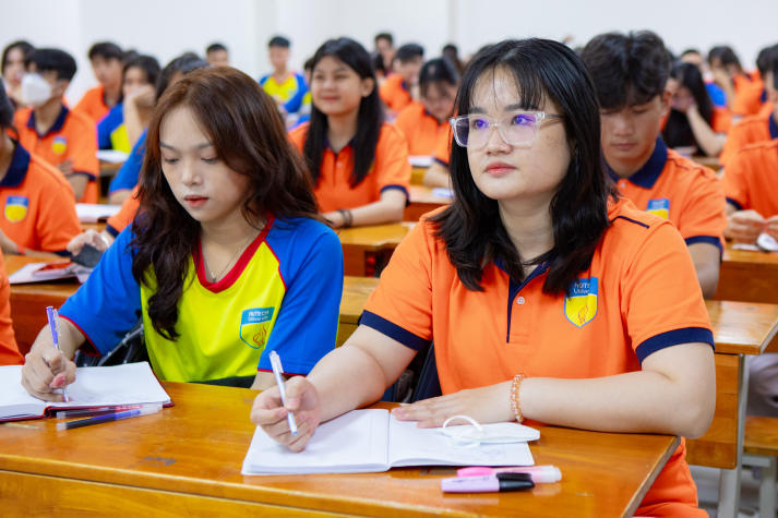 Văn minh học đường: Kỷ luật tạo nên nét đẹp sinh viên HUTECH 109