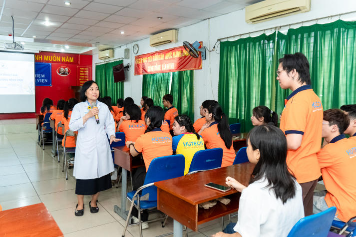 Sinh viên Tâm lý học tiếp cận thực tế trị liệu tại Bệnh viện Tâm thần TP.HCM 90