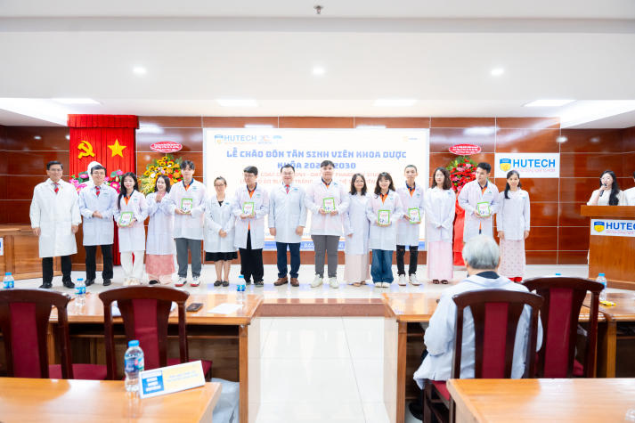 [Video] Dấu ấn đầu đời Blouse trắng: Tân sinh viên Khoa Dược chính thức bước vào hành trình mới 33