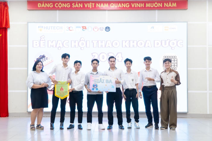 Gala “Xuân sắc màu” và Lễ bế mạc Hội thao sinh viên 2024: rộn ràng mừng xuân, tôn vinh tài năng Khoa Dược 268