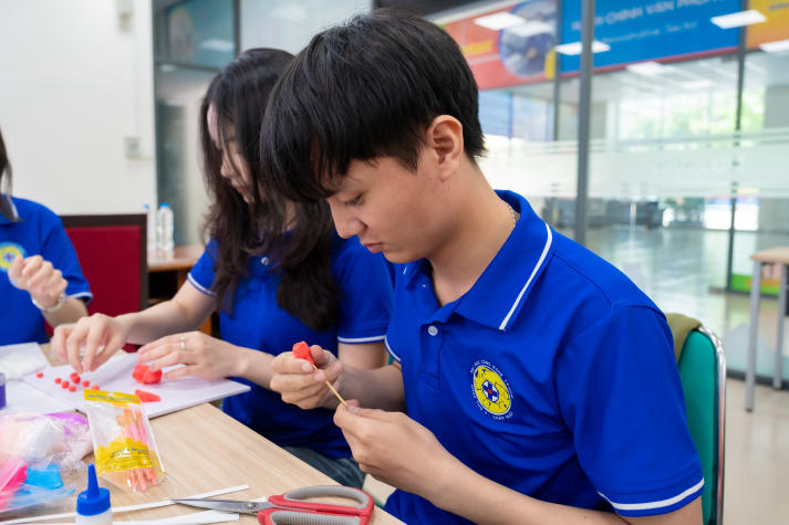 Biến đất sét thành đóa hoa biết nói, sinh viên Khoa Thú y - Chăn nuôi trao yêu thương đến phái nữ 30