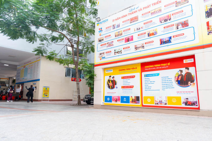 HUTECH bố trí điểm gửi xe thuận tiện phục vụ thí sinh nhập học 40