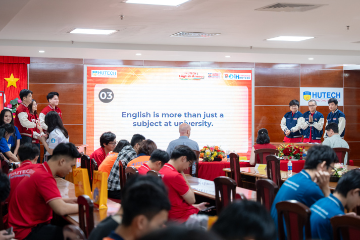 [Video] Sinh viên Viện Đào tạo Quốc tế bứt phá bản lĩnh tiếng Anh tại iHUTECH English Arena 35