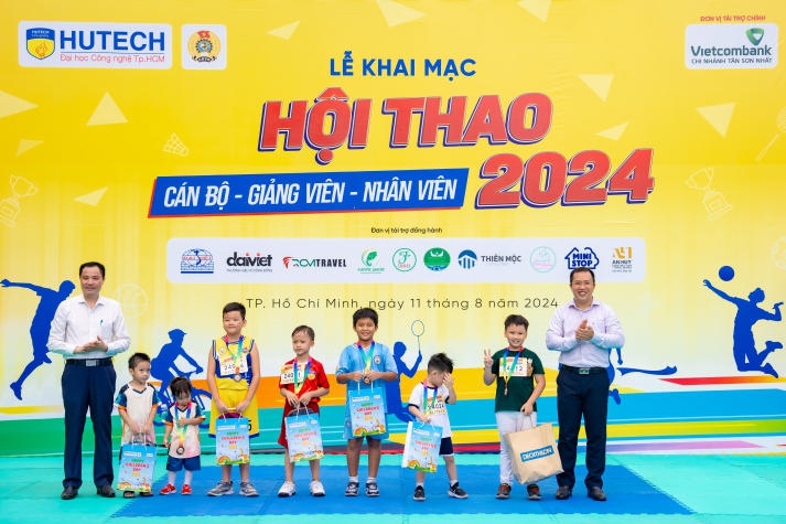 [Video] Sôi sục nhiệt huyết thể thao, tràn đầy tinh thần vui khỏe tại khai mạc Hội thao CB-GV-NV HUTECH năm 2024 172