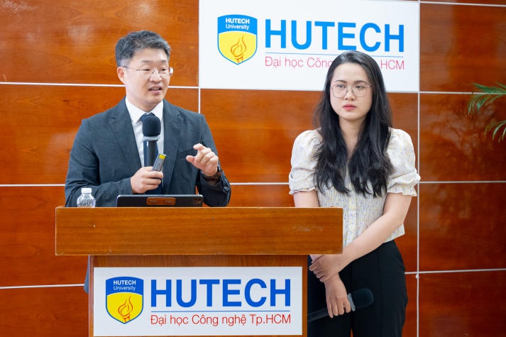 Chuyên gia Hàn Quốc định hướng về thị trường nghề nghiệp cho sinh viên khoa Hàn Quốc học 41