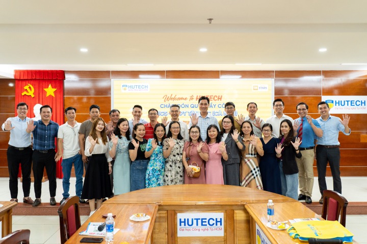 Ban Giám hiệu, giáo viên Trường THCS & THPT Tân Lộc (Cà Mau) tham quan không gian học tập HUTECH 63