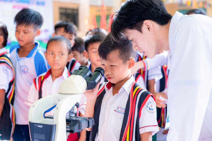 Sinh viên Khoa Dược nối dài hành trình 08 năm vì cộng đồng 135
