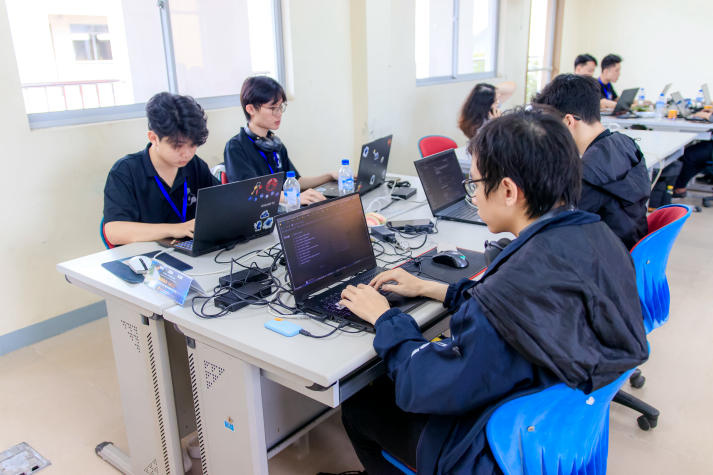 Sinh viên An toàn thông tin HUTECH lập thành tích tại Digital Dragons CTF 2025 26