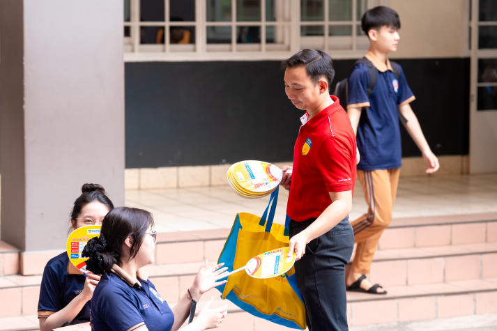 14 suất học bổng toàn khóa HUTECH tiếp sức teen Bùi Thị Xuân chạm gần giấc mơ đại học 65