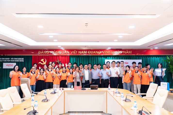 Viettel Telecom mở góc nhìn thực tế về công nghệ kinh doanh số cho sinh viên Thương mại điện tử 68