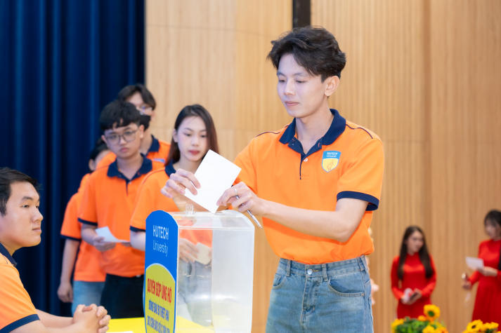 Nâng cao tinh thần trách nhiệm và cống hiến tại Đại hội Đại biểu Đội An ninh trật tự HUTECH 223