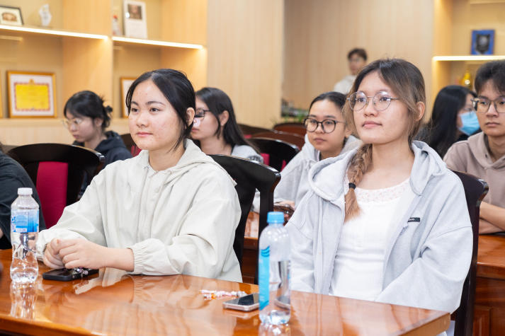 Sinh viên Khoa Kiến trúc - Mỹ thuật HUTECH giao lưu cùng họa sĩ truyện tranh Pháp Maxime Peroz tại Talkshow “Thiết kế Comic” 43