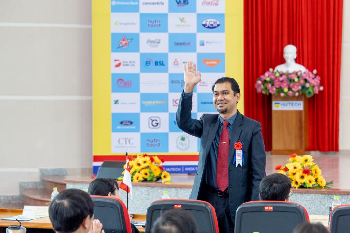 [Video] Sinh viên hào hứng “săn” hơn 1.500 đầu việc hấp dẫn tại “HUTECH International Job Fair 2024” 189