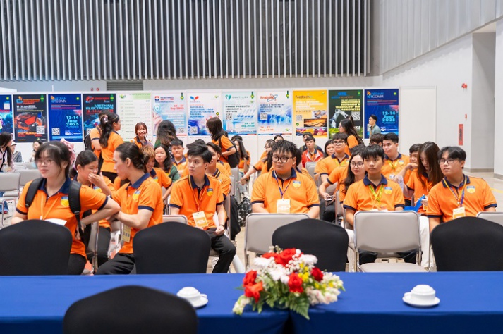 Tham quan VietNam FoodTech 2024, sinh viên Công nghệ thực phẩm cập nhật xu hướng tiến tiến trong ngành 61