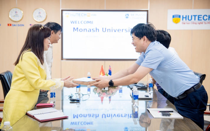 HUTECH đón tiếp và làm việc với Monash University 84