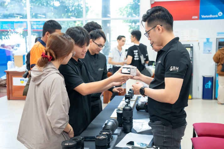 Sinh viên Khoa Quản trị kinh doanh giành giải Quán quân HUTECH Photo Contest “Beloved Teacher 2025” 83