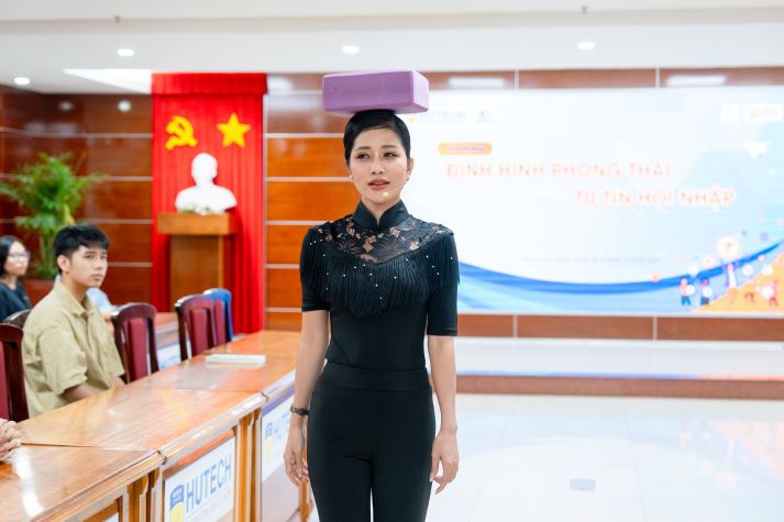 Sinh viên HUTECH nâng tầm phong thái cùng chuyên gia 62