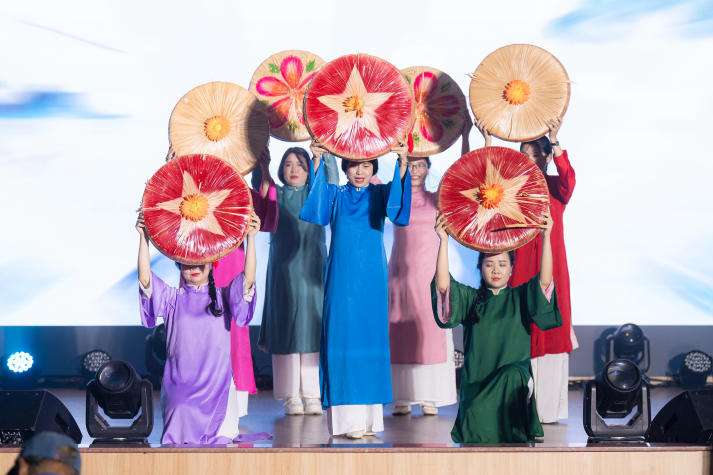 Một mùa giai điệu thăng hoa: HUTECH tôn vinh tháng 11 qua “Tiếng hát từ giảng đường” 2025 32