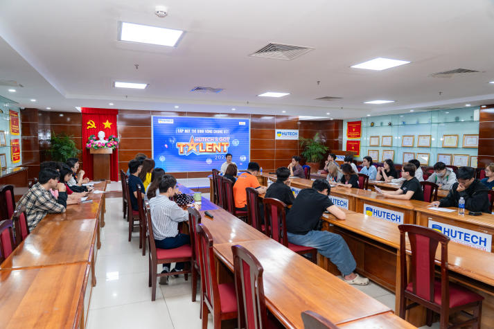 Ban Tổ chức HUTECH's Got Talent 2026 gặp mặt Top 17 thí sinh vòng Chung kết 16