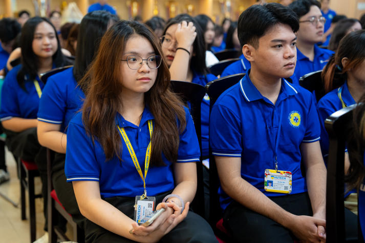 Sôi nổi - Bản lĩnh - Nhân ái: Năm phong trào đầy sắc màu của sinh viên Khoa Thú y 52