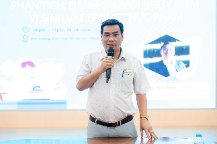 Sinh viên Viện Khoa học Ứng dụng trang bị kỹ năng nhận diện các tác nhân vi sinh gây hại trong chuỗi cung ứng thực phẩm 65