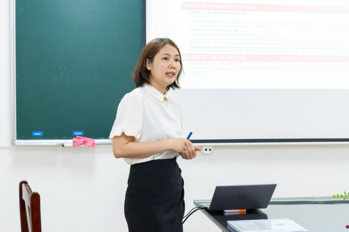 Buổi bảo vệ luận văn/đề án Thạc sĩ ngành Luật kinh tế ghi nhận góc nhìn pháp lý đa chiều 17