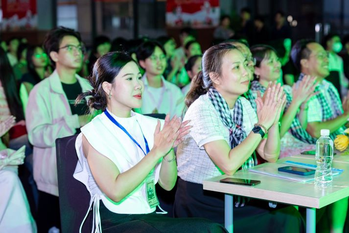 "Vệt - Hồn Việt trong tim mẹ": Hành trình khơi dậy cảm xúc và khẳng định tài năng sinh viên HUTECH 86