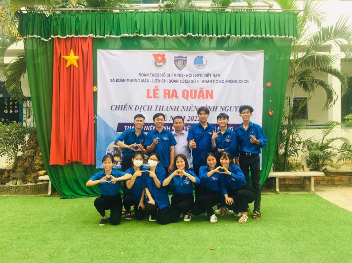 Gương mặt tân sinh viên: Hoàng Lê Thuỳ Linh gắn kết với các hoạt động tình nguyện giúp đỡ cộng đồng 30
