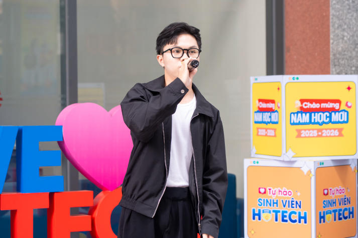 Văn nghệ sân trường chào đón năm học mới 2025-2026 tại HUTECH 33